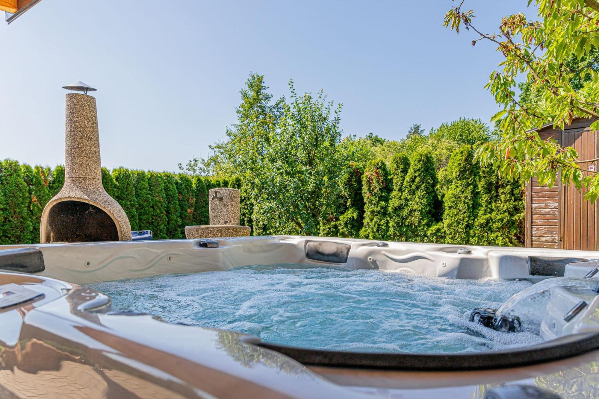 Ladybug House With Whirlpool - Happy Rentals Fokovci Exterior photo